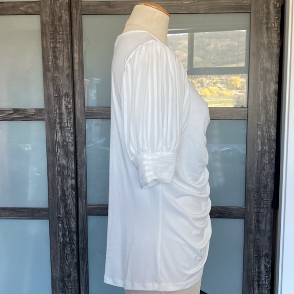 Cable and Gauge puff sleeved white blouse.Ruched front with slit neck & hook. M - Picture 4 of 16